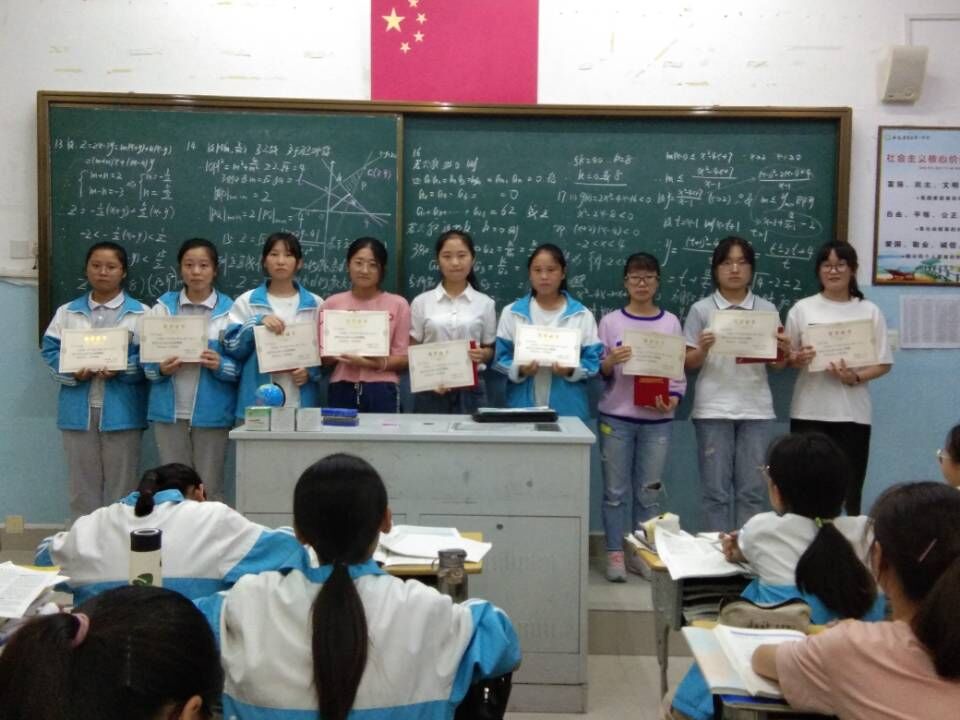 寿县一中举行庆祝建国70周年学生系列活动之写好中国字做个正直人学生