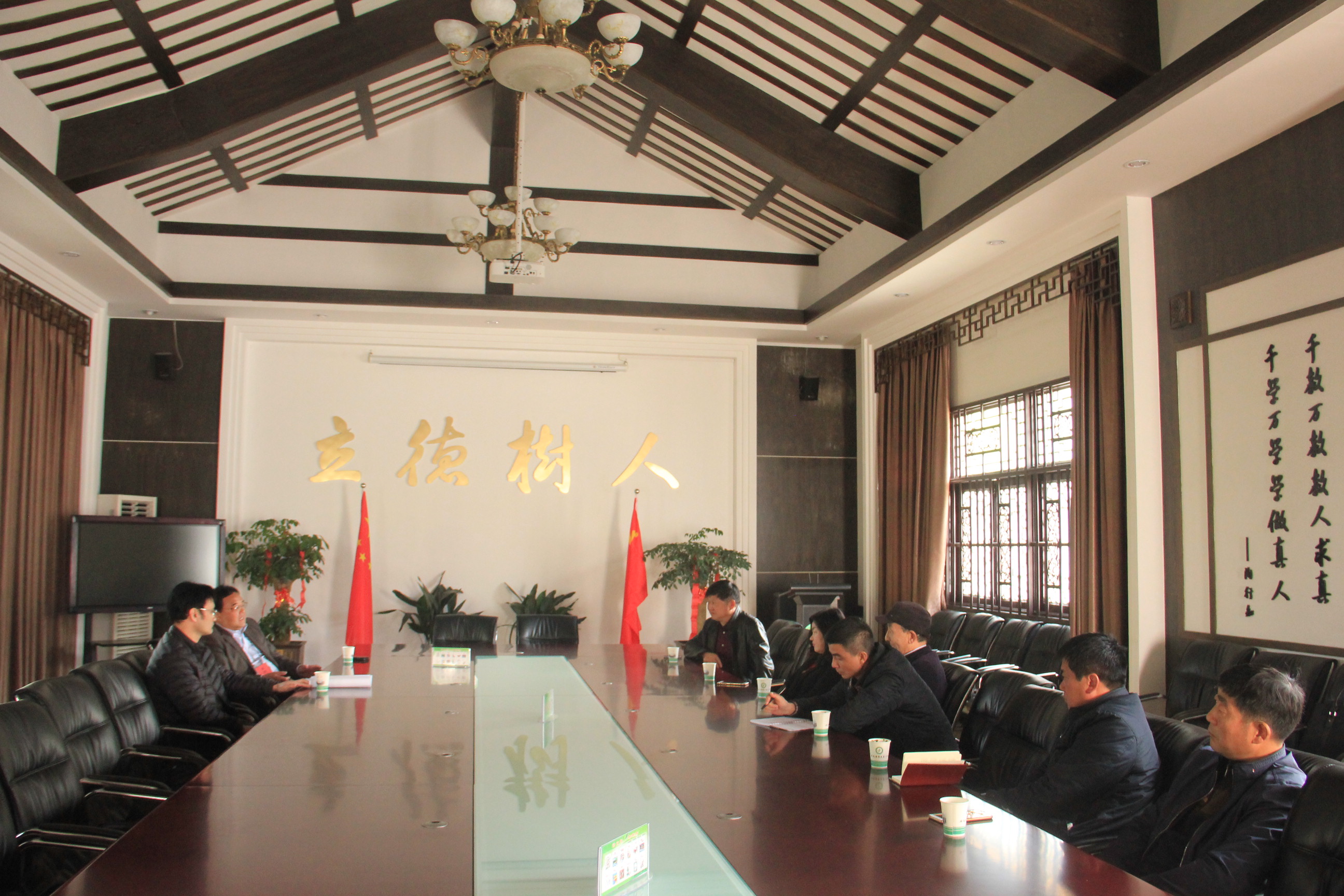 万瑞中学来寿县一中学习考察校园文化建设