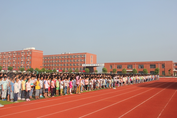 寿县一中授予寿县万瑞中学优质生源基地称号