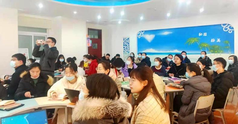 12月15日上午，寿县一中跟岗学员观摩北京十二中青年教师论学班之教学情境创设2_副本.jpg