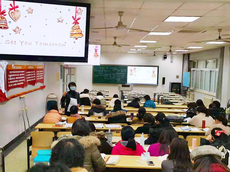 12月16日上午，方琦老师参加北京市丰台区公开课评课活动3 (2).jpg