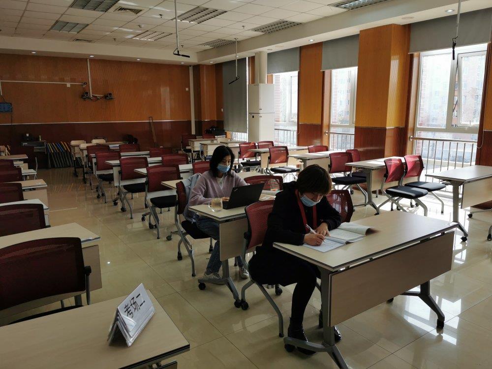 柏莹莹老师参加区教研视频学习活动.jpg