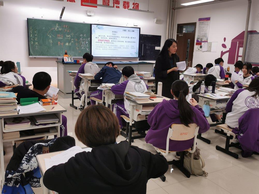 柏莹莹老师观摩语文课堂教学.jpg