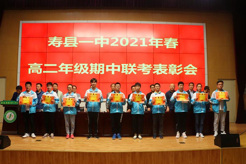 4、理科联考卓越奖同学合影.jpg
