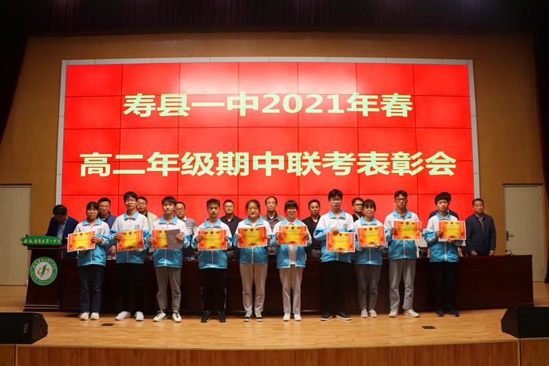 5、文科联考卓越奖同学合影.jpg