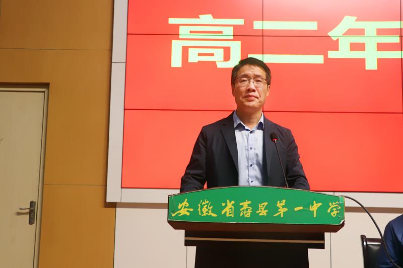 11、吴锐老师作为班主任代表发言.jpg