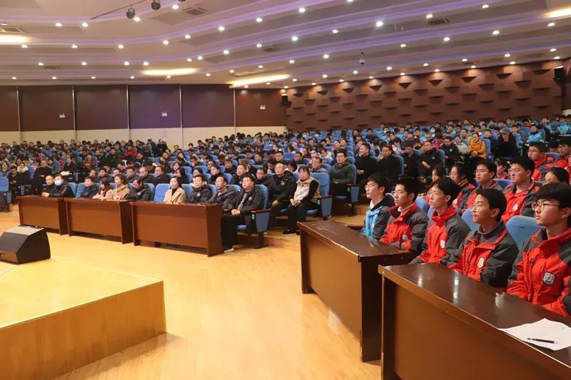 寿县一中举行2021年奥赛强基培优工作推进暨总结表彰大会.webp.jpg